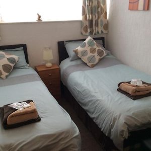Zimmer mit zwei Einzelbetten